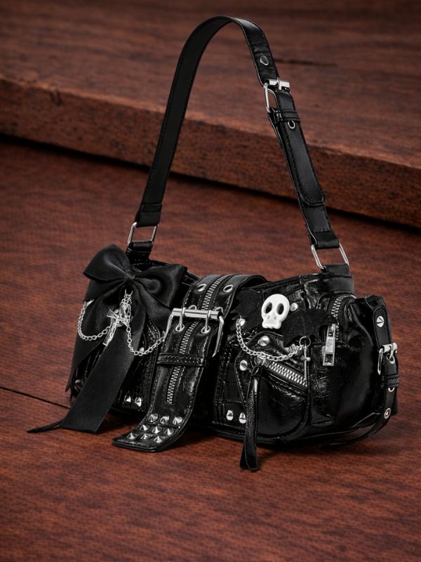 Rivet black bag with studs